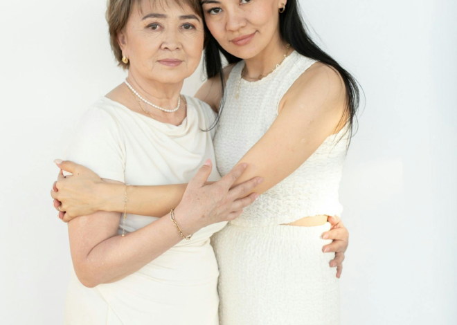 Lola Tung Parents: Surprising Truths & Family Bonds